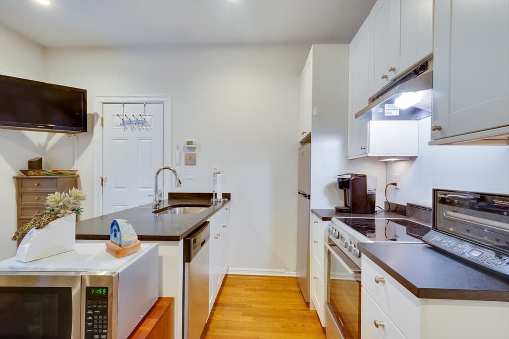 Condominium at 652 Massachusetts Ave # 2, Boston MA 02118, Boston, photo 5 of 19