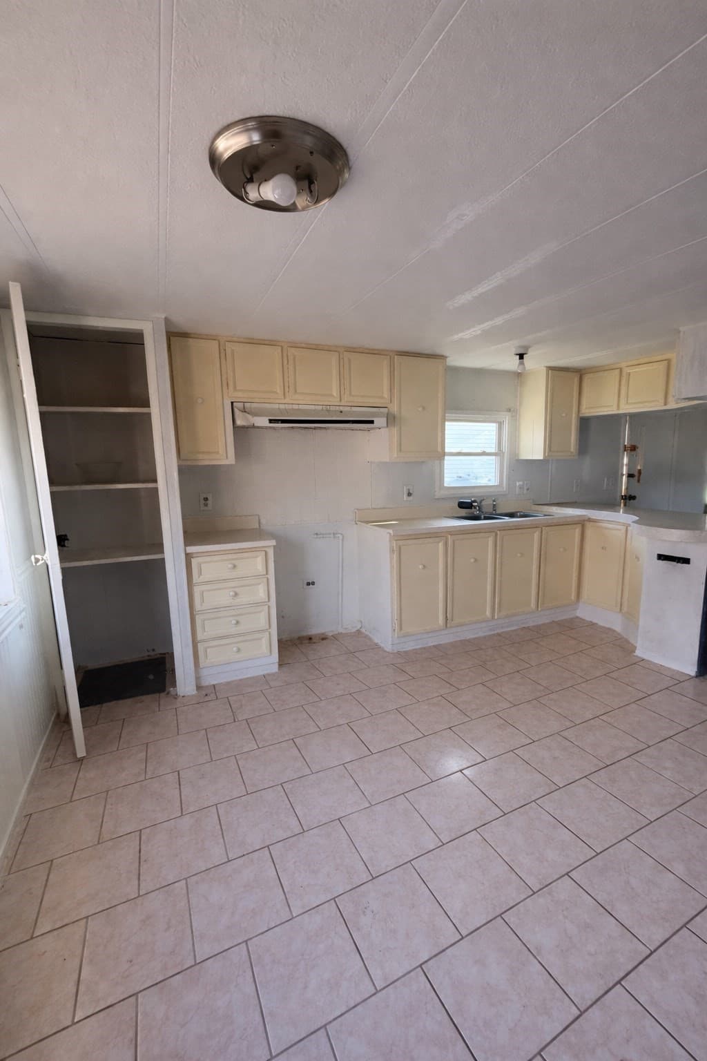Mobile Home at 305 Turnpike # 13B, Easton MA 02375, photo 7 of 17