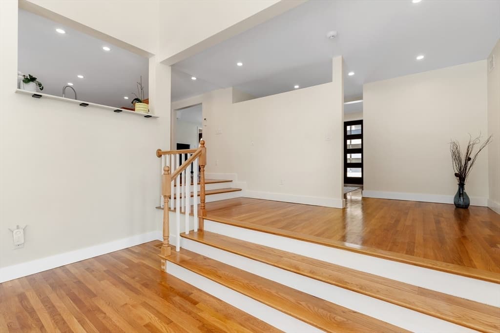 Single Family Residence at 1 Maureen Rd, Lexington MA 02420, Lexington, photo 5 of 40