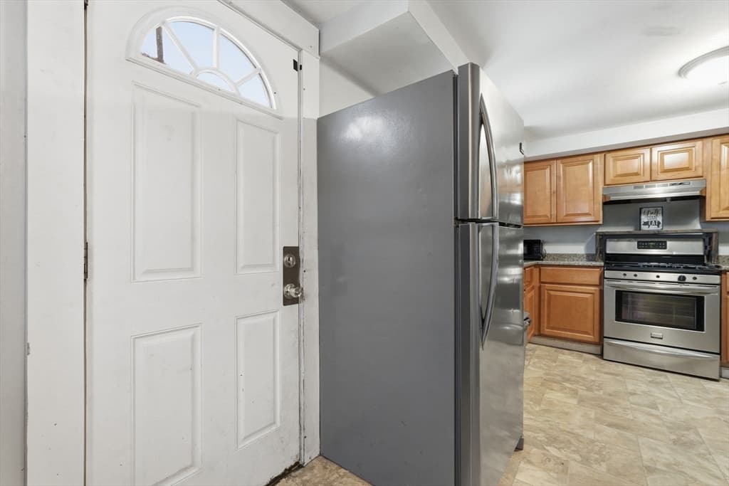 Single Family Residence at 34 Savoy Ave, Springfield MA 01104, Springfield, photo 3 of 35