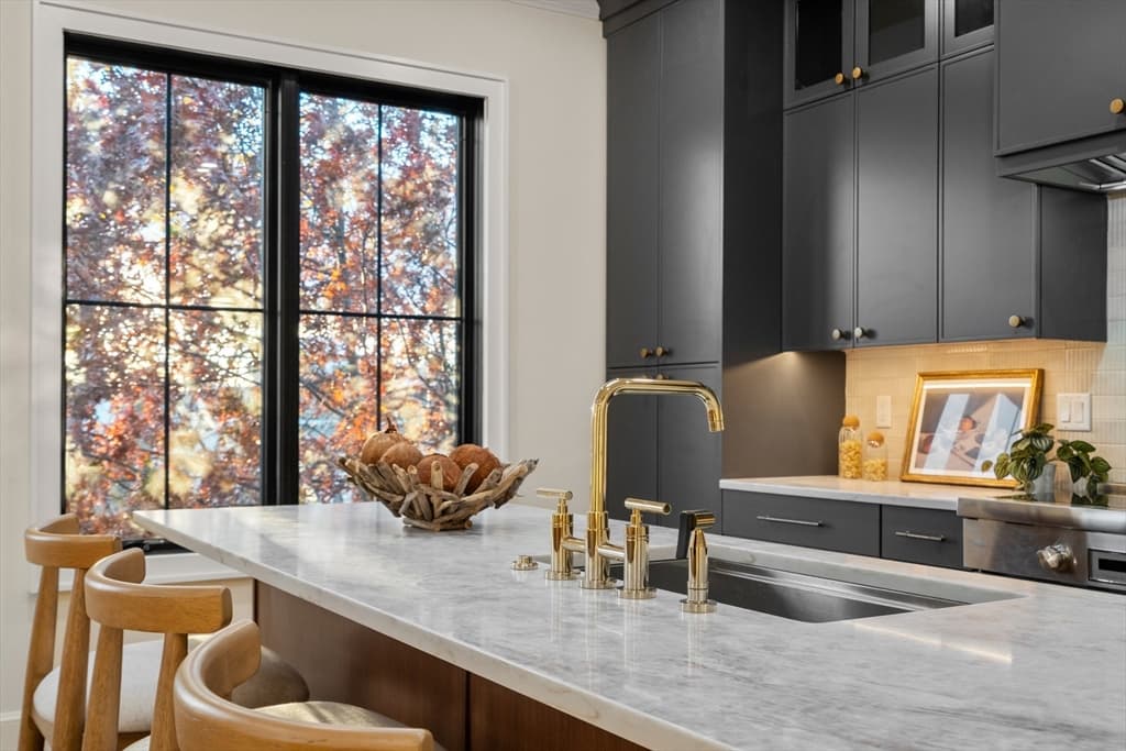 Condominium at 34 Vinton Street, Boston MA 02127, photo 5 of 32