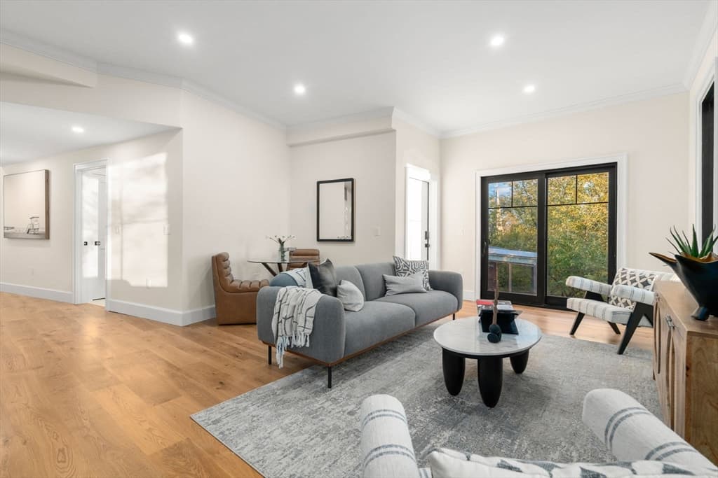 Condominium at 34 Vinton Street, Boston MA 02127, photo 9 of 32