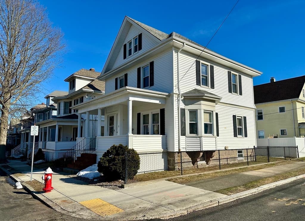 Single Family Residence at 32 Priscilla St, New Bedford MA 02740, New Bedford, photo 4 of 32