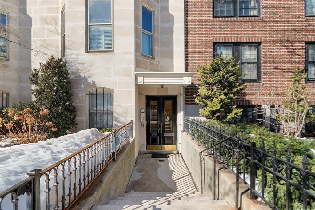 Condominium at 286 Beacon St # 1, Boston MA 02116, photo 23 of 30
