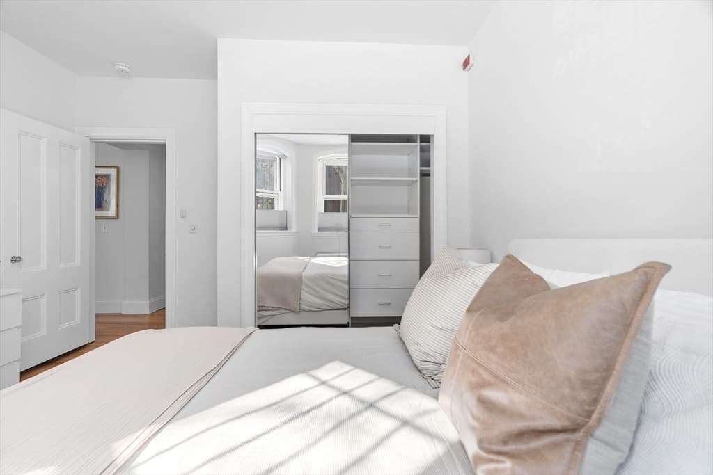 Condominium at 286 Beacon St # 1, Boston MA 02116, photo 17 of 30