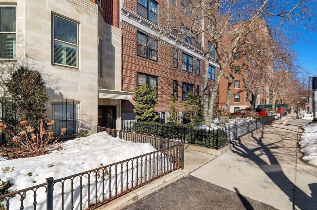 Condominium at 286 Beacon St # 1, Boston MA 02116, photo 24 of 30