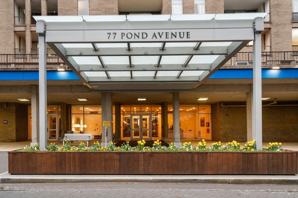 77 Pond Ave # 805, Brookline MA 02445