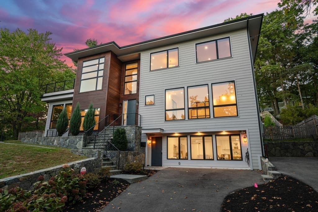 61 Lakeview Ave, Newton MA 02460