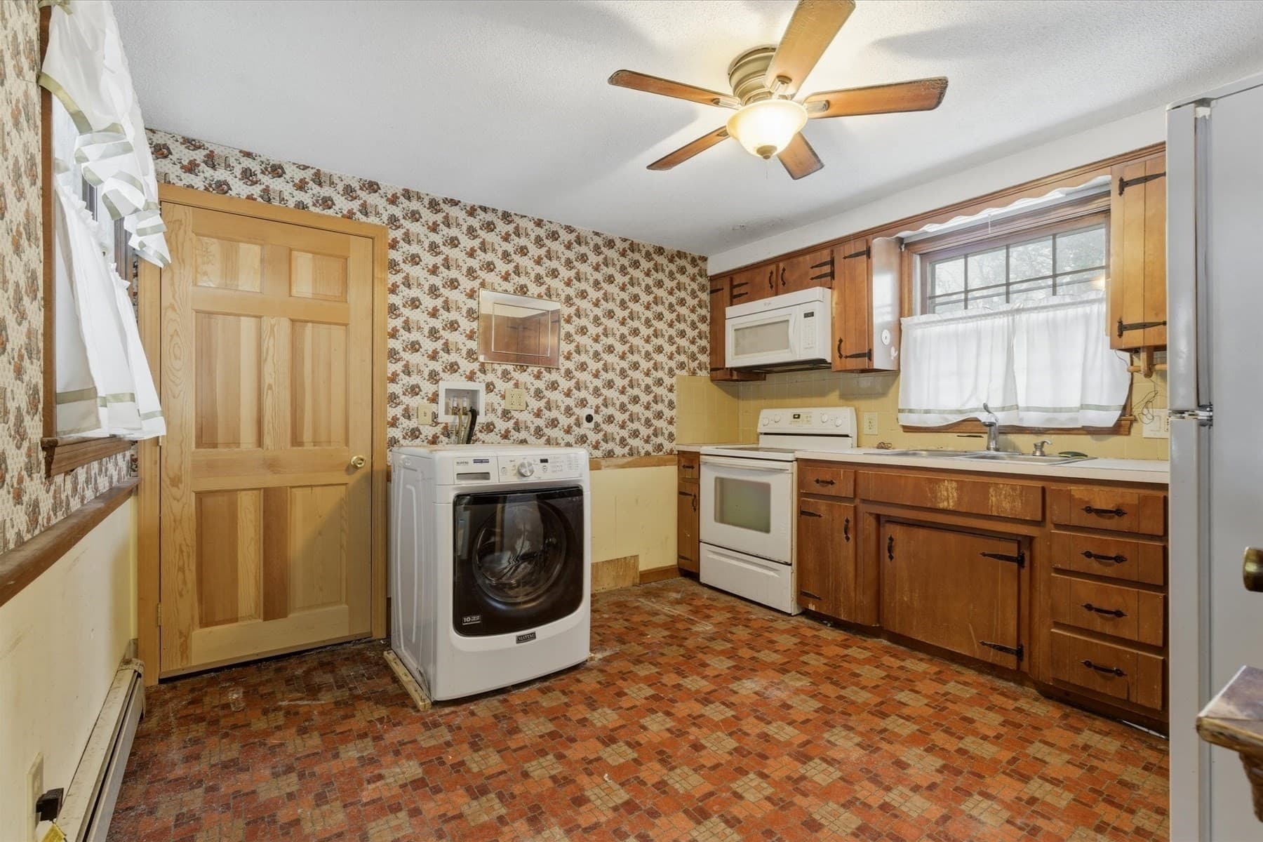 Single Family Residence at 36 Lakewood Dr, Harwich MA 02645, photo 10 of 28