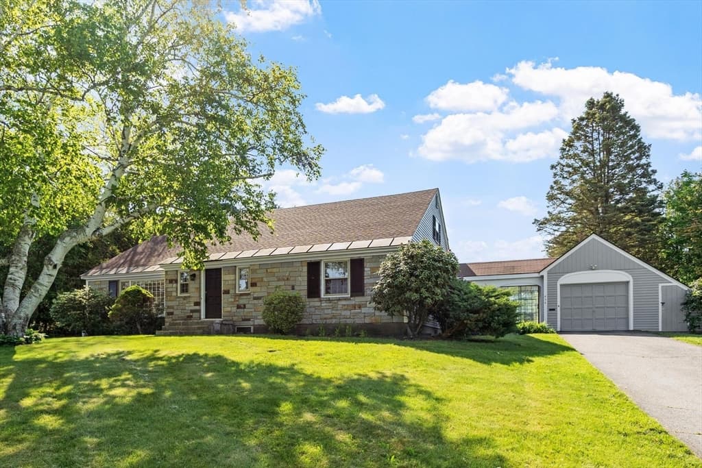 454 Wilson St, Clinton MA 01510 photo 2