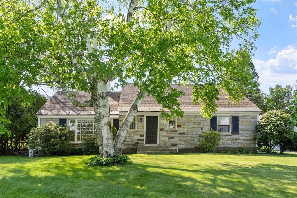 454 Wilson St, Clinton MA 01510