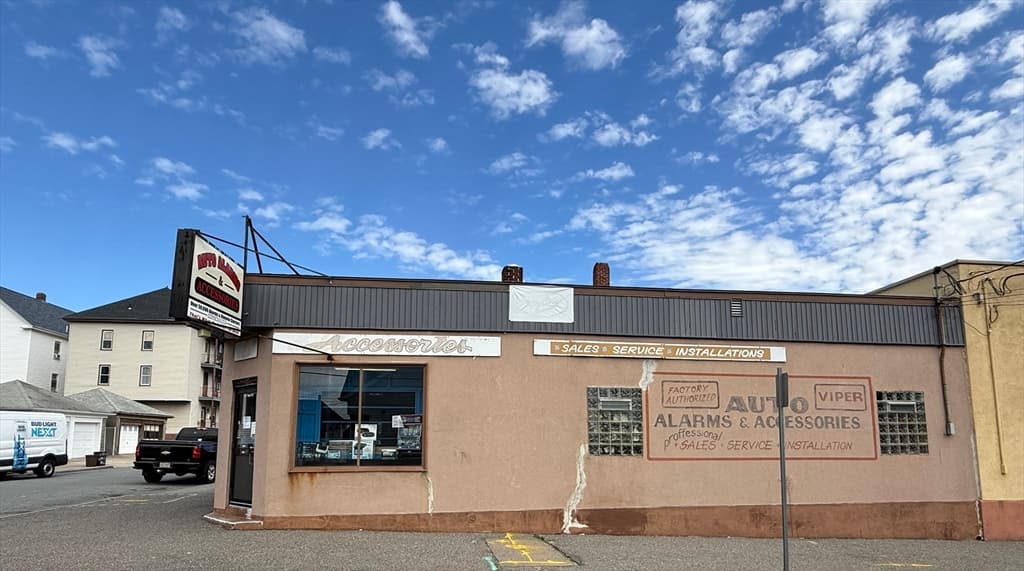 101 Nash Rd, New Bedford MA 02746 photo 3
