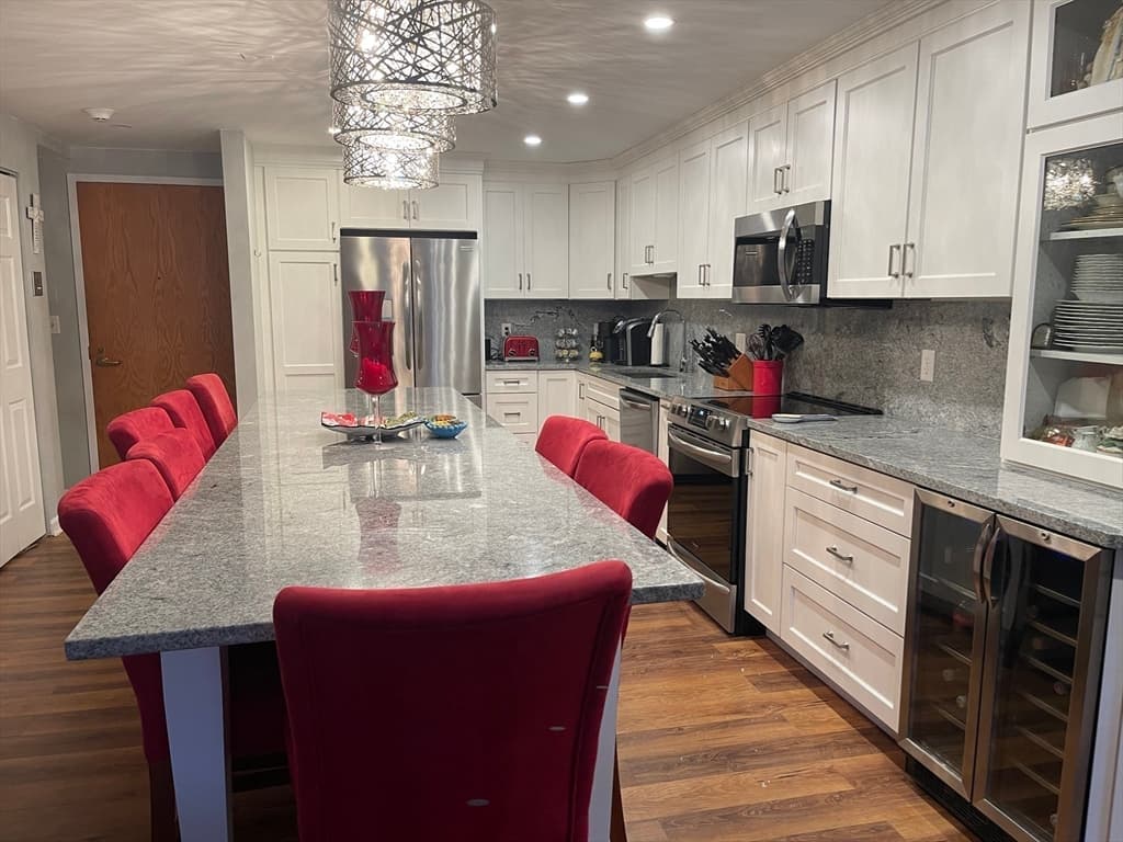Condominium at 100 Ledgewood Dr # 410, Stoneham MA 02180, Stoneham, photo 6 of 28