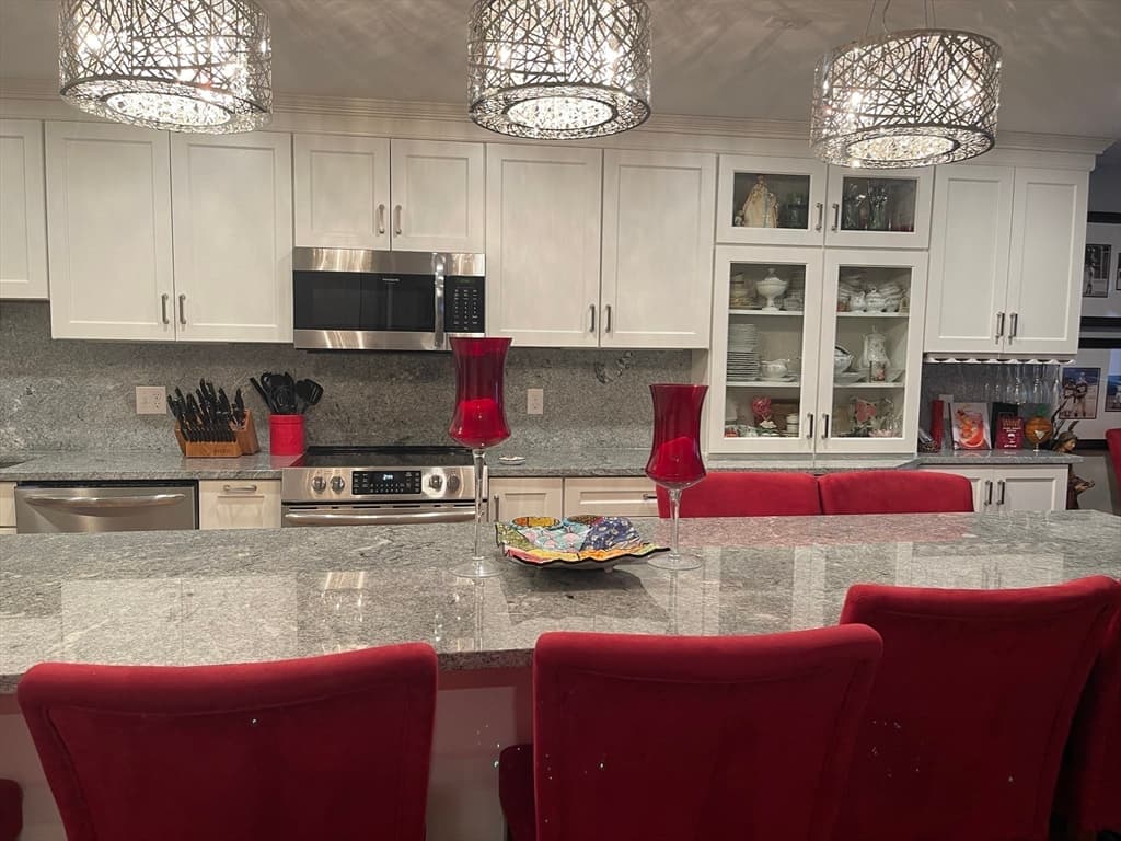 Condominium at 100 Ledgewood Dr # 410, Stoneham MA 02180, Stoneham, photo 5 of 28