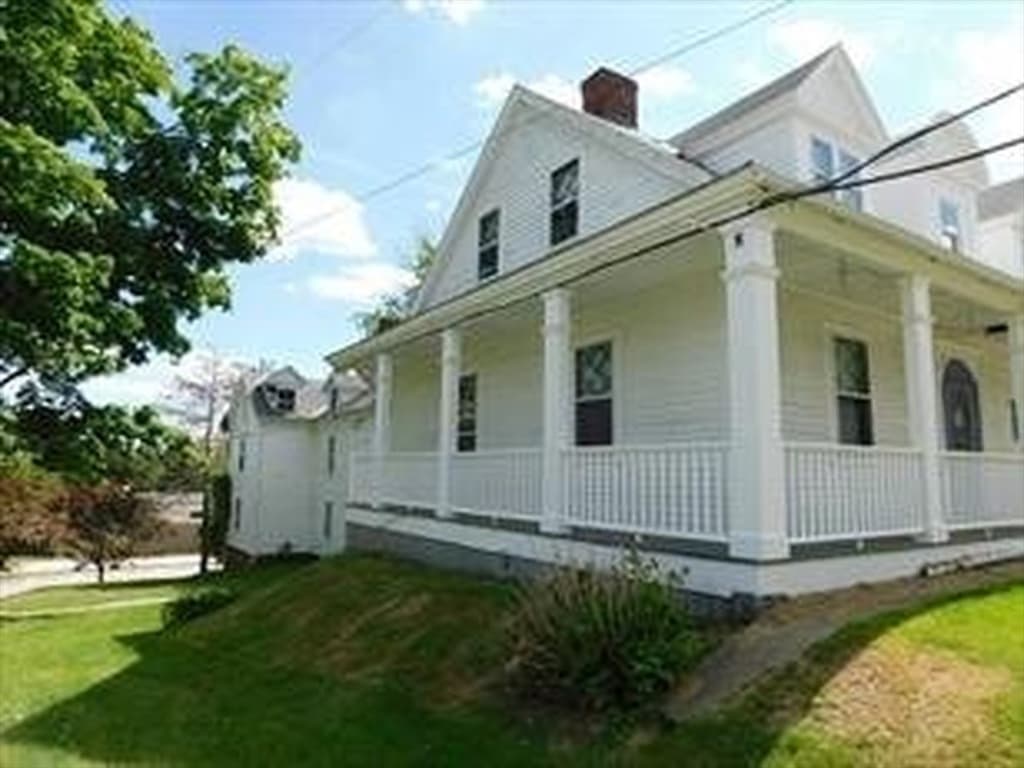 4 Family at 963 Main St, Leicester MA 01524, photo 2 of 33