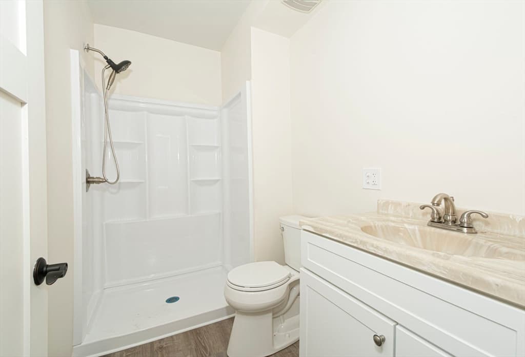4 Family at 963 Main St, Leicester MA 01524, photo 6 of 33