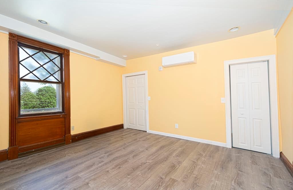 4 Family at 963 Main St, Leicester MA 01524, photo 7 of 33