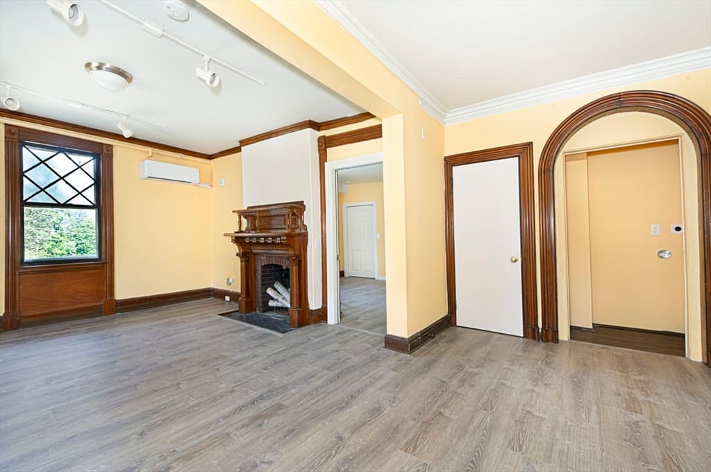 4 Family at 963 Main St, Leicester MA 01524, photo 3 of 33