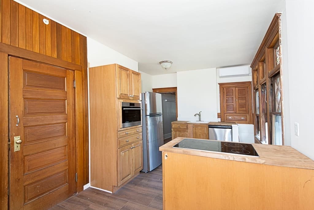 4 Family at 963 Main St, Leicester MA 01524, photo 10 of 33