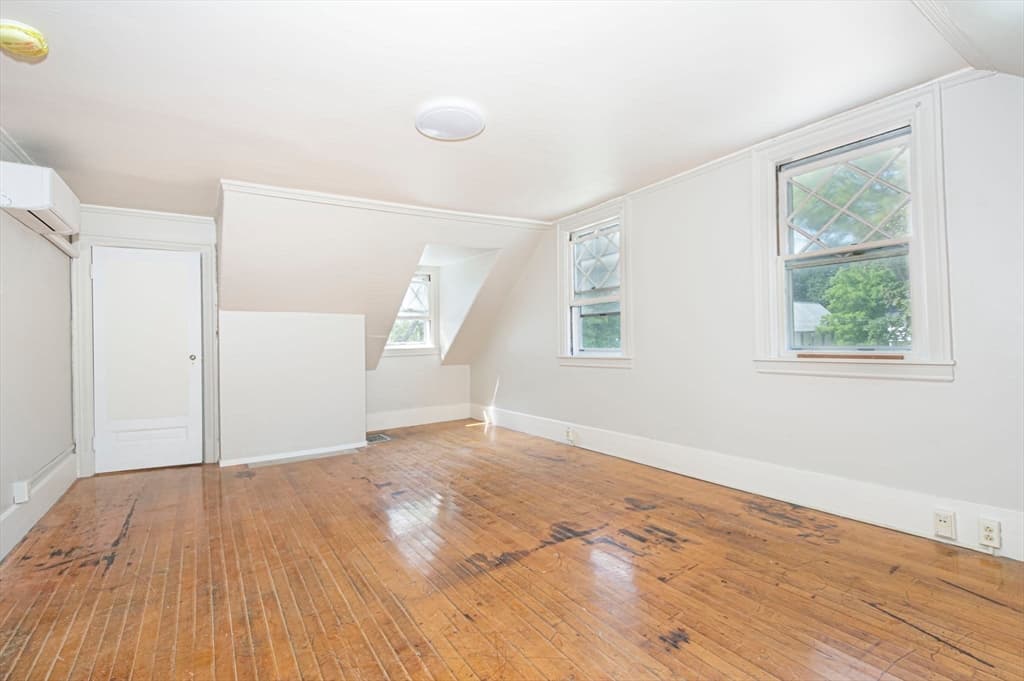 4 Family at 963 Main St, Leicester MA 01524, photo 14 of 33