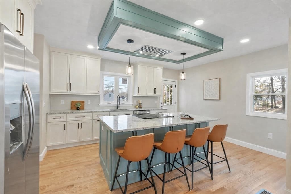 Single Family Residence at 328 Oxford St N, Auburn MA 01501, photo 13 of 28
