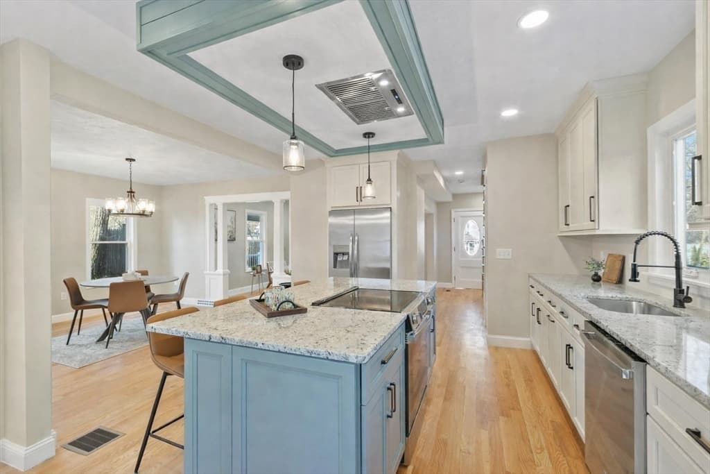 Single Family Residence at 328 Oxford St N, Auburn MA 01501, photo 16 of 28