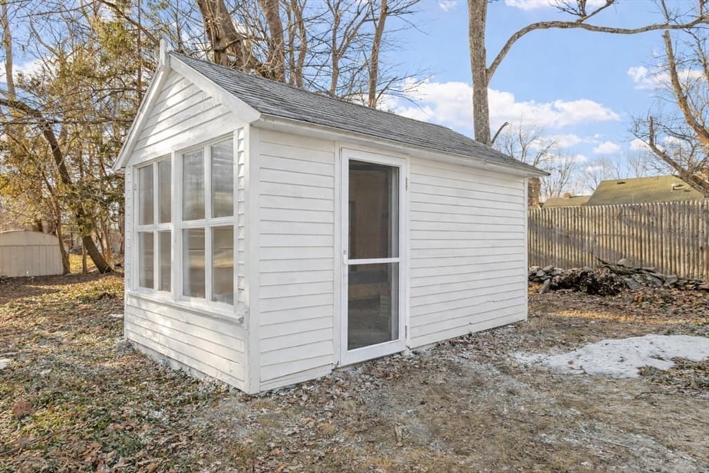 Single Family Residence at 328 Oxford St N, Auburn MA 01501, photo 26 of 28