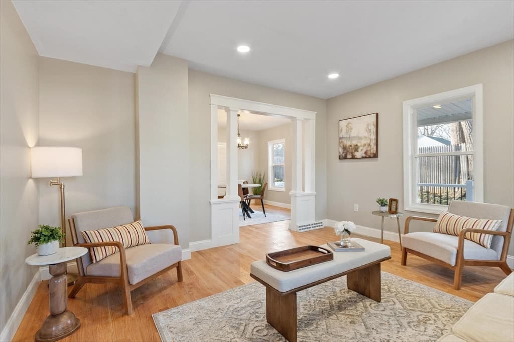 Single Family Residence at 328 Oxford St N, Auburn MA 01501, photo 7 of 28