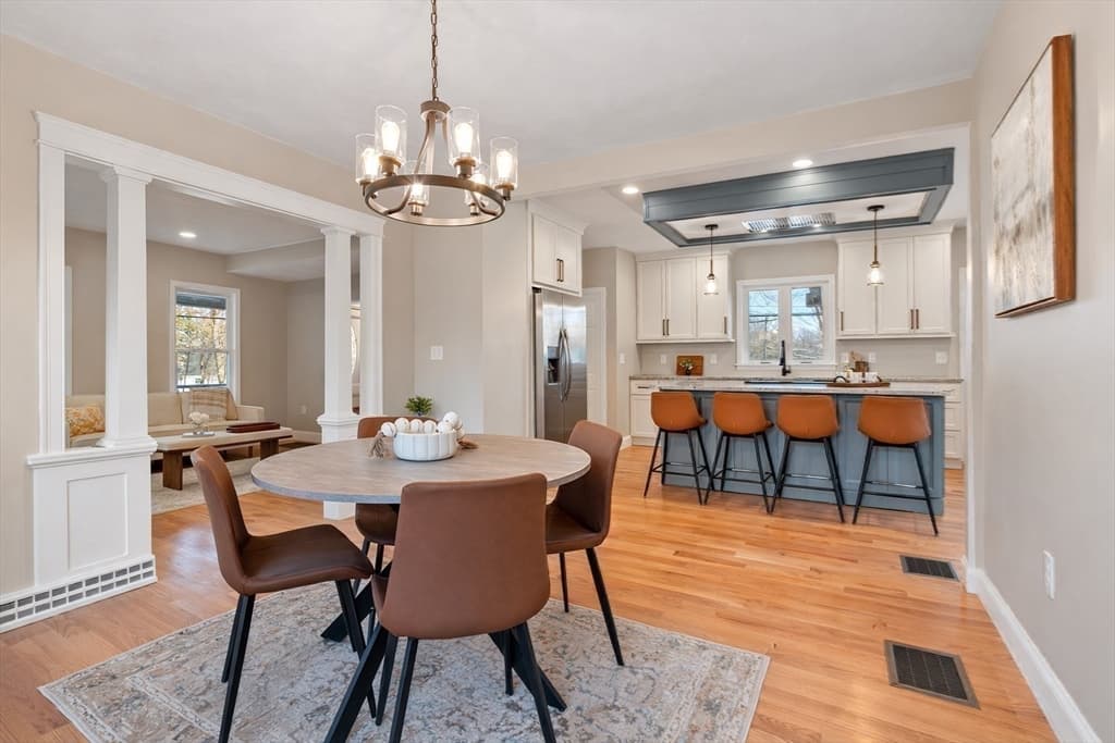 Single Family Residence at 328 Oxford St N, Auburn MA 01501, photo 11 of 28