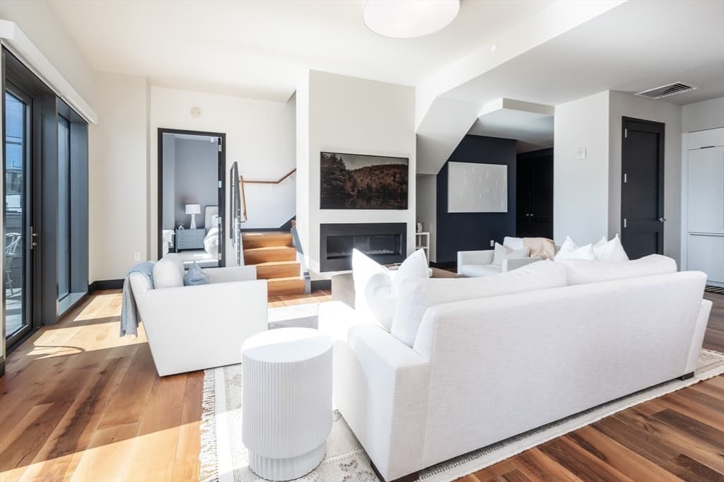 Condominium at 300 Pier 4 Blvd # J, Boston MA 02210, photo 8 of 25