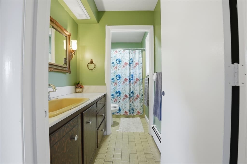 Single Family Residence at 612 Drift Rd, Westport MA 02790, photo 12 of 26