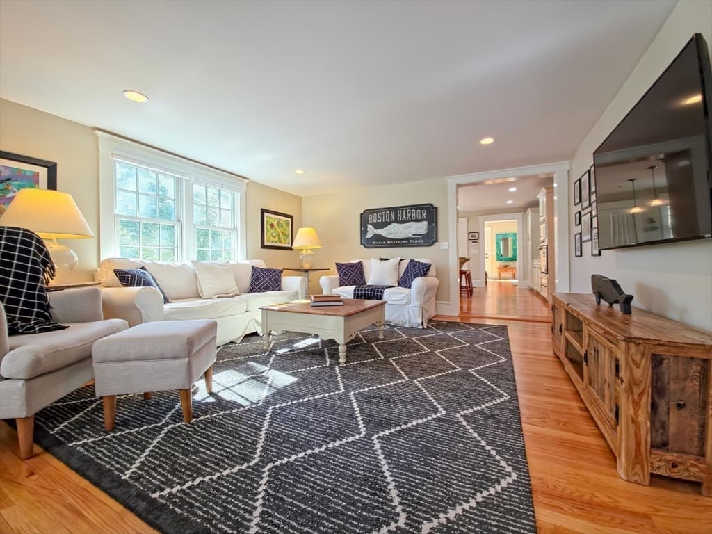 552 Main St, Barnstable MA 02635