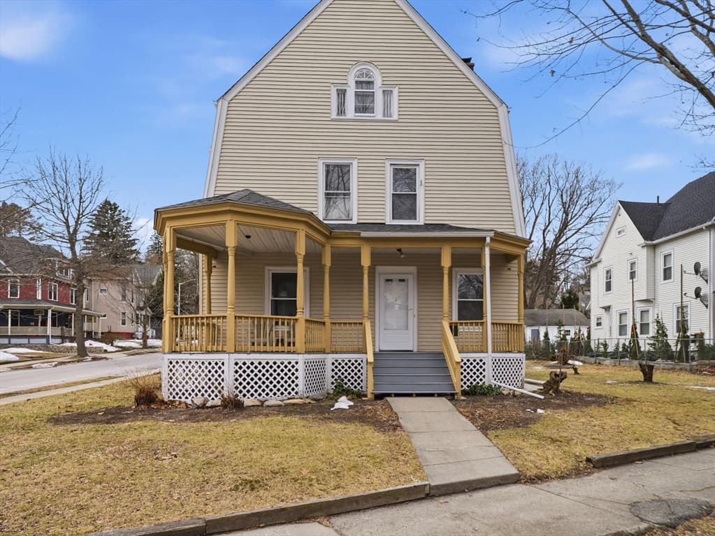 9 Englewood Ave, Worcester MA 01603
