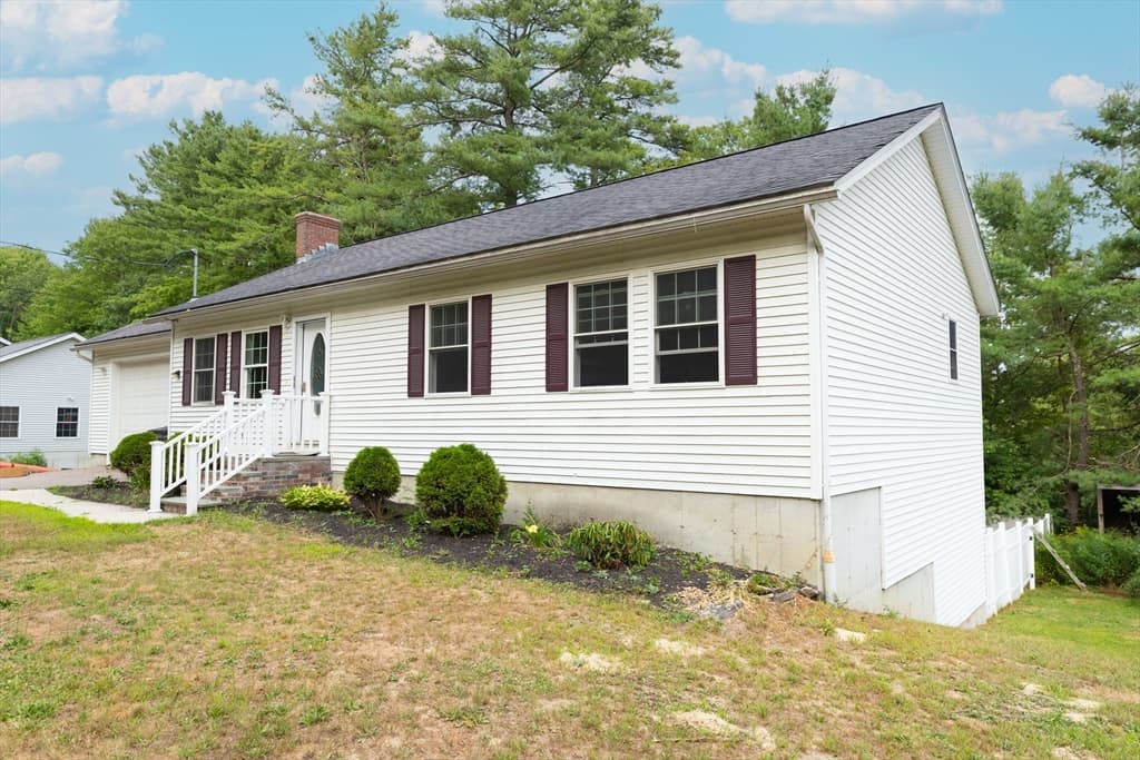 Single Family Residence at 126 Dyer St, Gardner MA 01440, photo 2 of 33