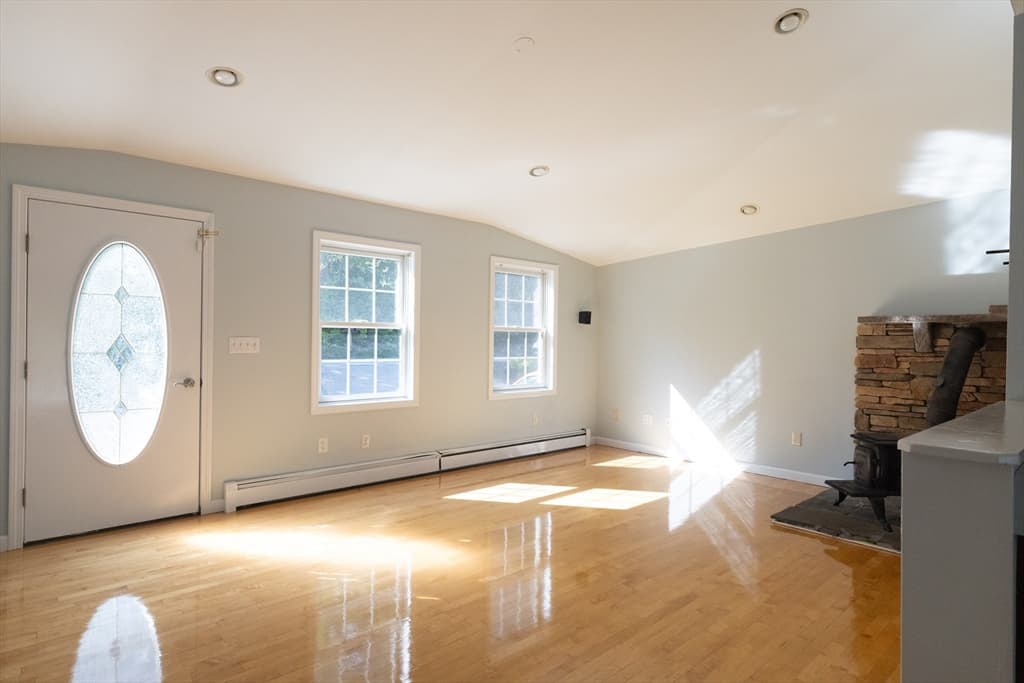 Single Family Residence at 126 Dyer St, Gardner MA 01440, photo 3 of 33