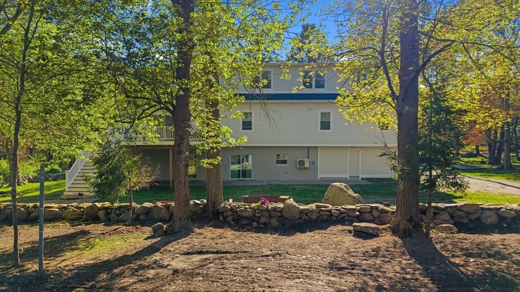 270 Brayton Rd, Tiverton RI 02878 photo 2