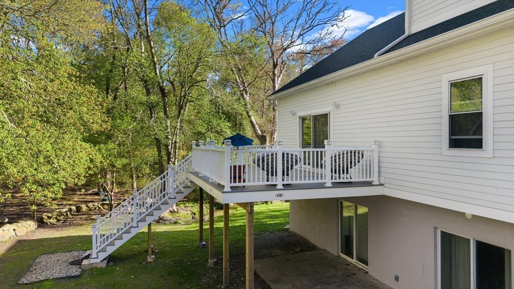 270 Brayton Rd, Tiverton RI 02878 photo 3