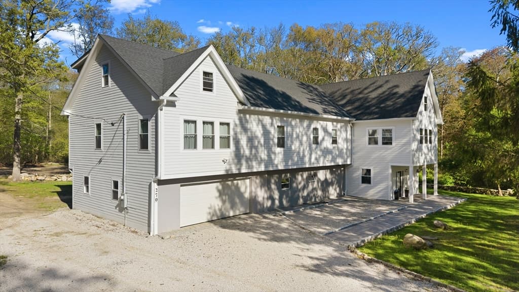 270 Brayton Rd, Tiverton RI 02878