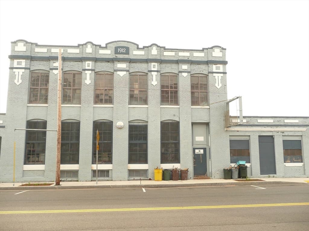 16 Commercial St, Holyoke MA 01040 photo 5