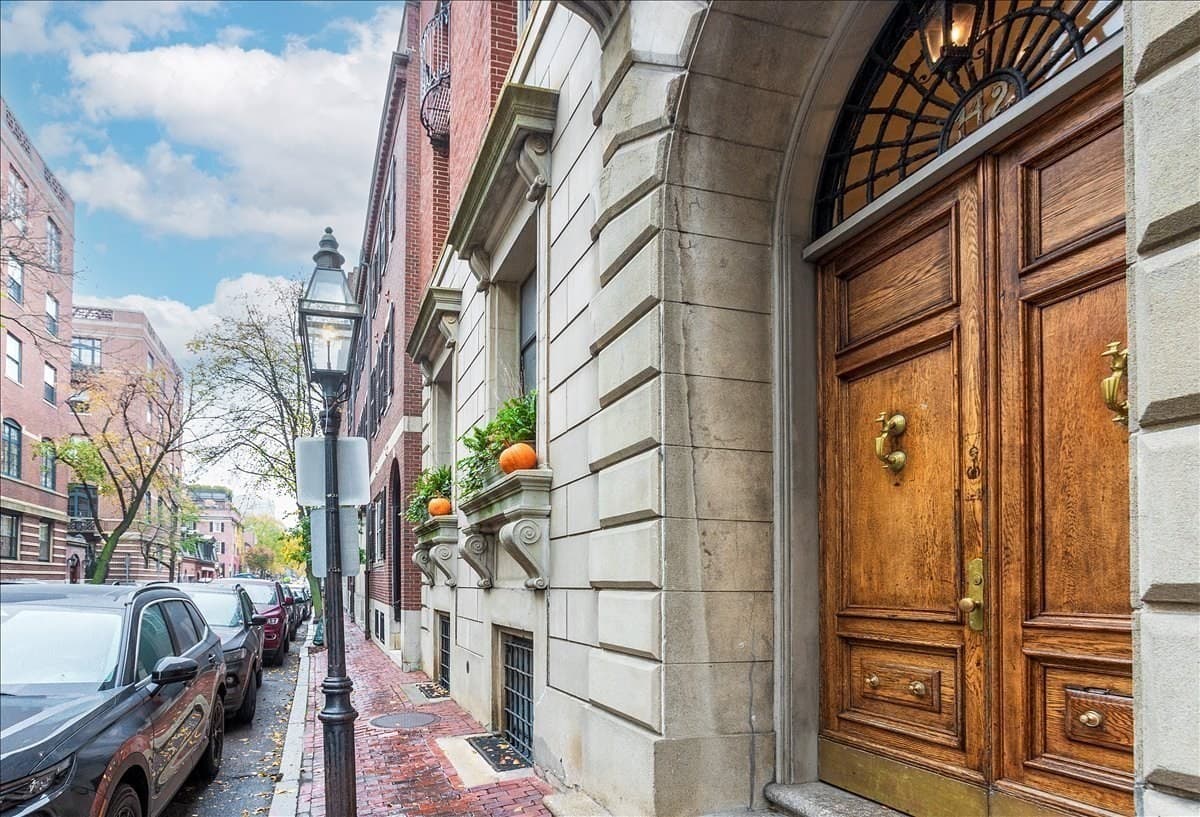 Condominium at 142 Chestnut St # 9, Boston MA 02108, photo 16 of 16
