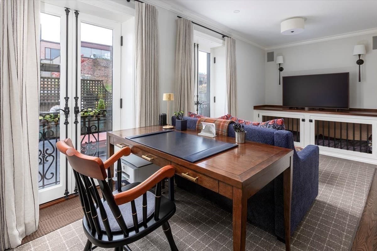 Condominium at 142 Chestnut St # 9, Boston MA 02108, photo 9 of 16