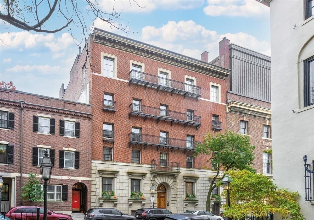 Condominium at 142 Chestnut St # 9, Boston MA 02108, photo 15 of 16