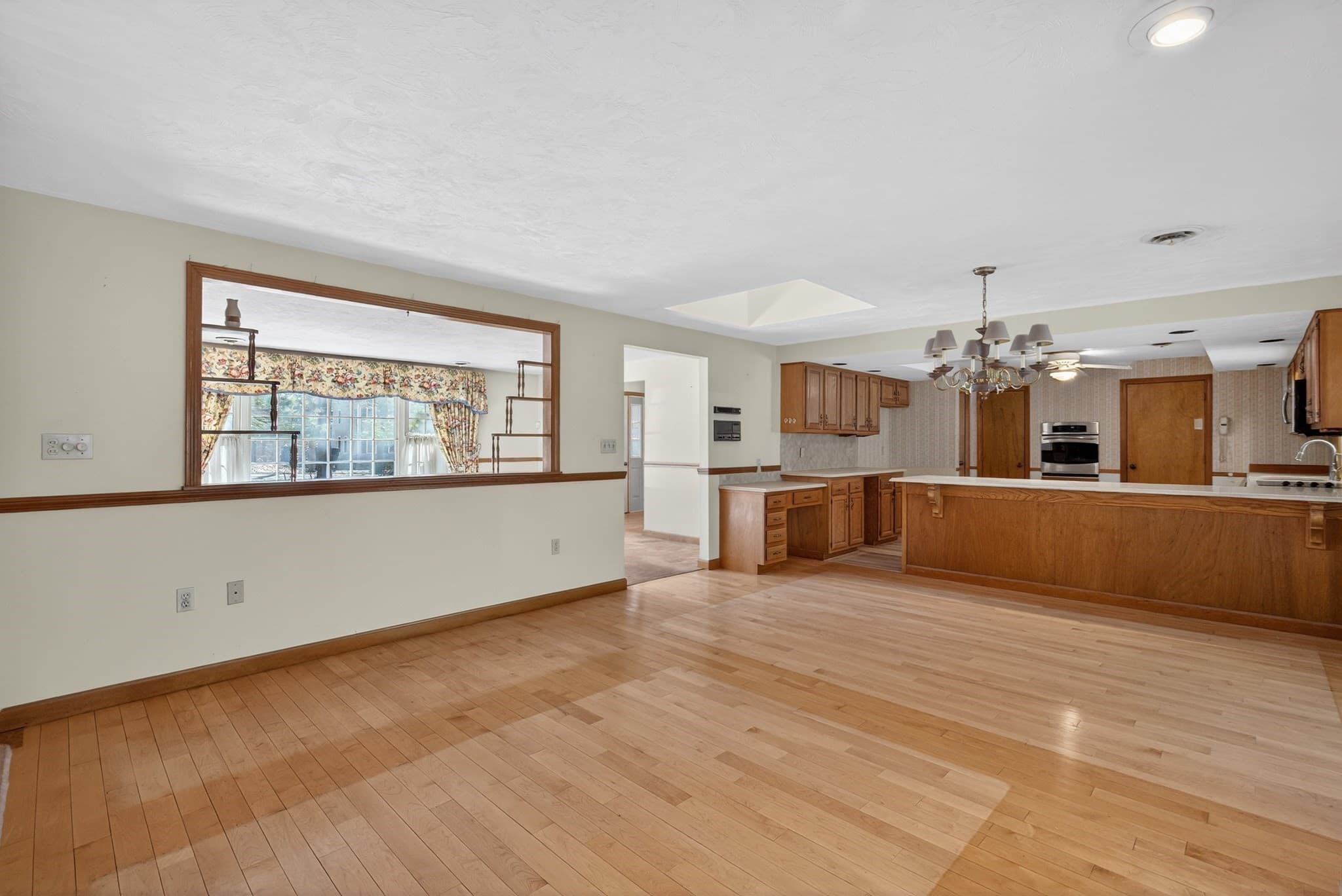 Single Family Residence at 532 Hill St, Raynham MA 02767, photo 8 of 42