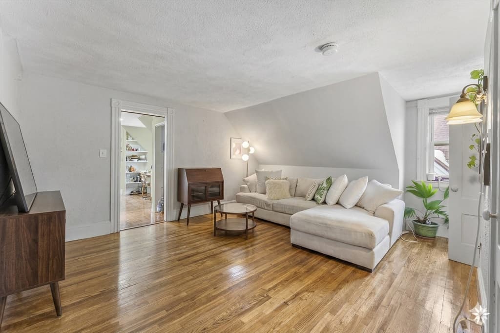 3 Family at 9 Dartmouth St, Somerville MA 02145, photo 16 of 39