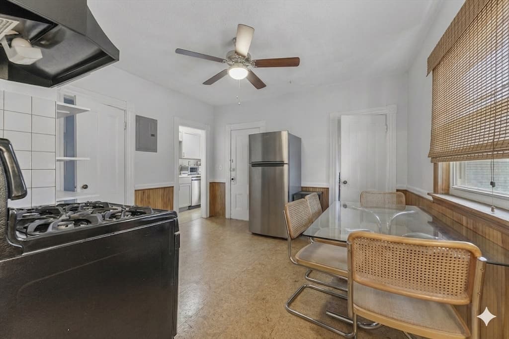 3 Family at 9 Dartmouth St, Somerville MA 02145, photo 10 of 39