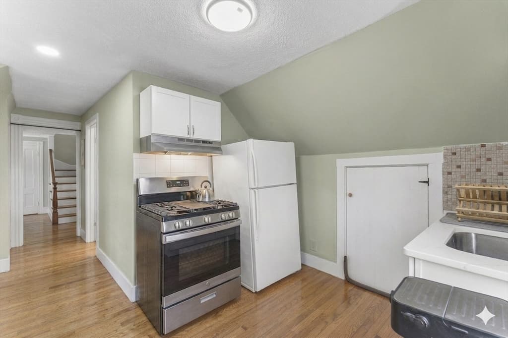 3 Family at 9 Dartmouth St, Somerville MA 02145, photo 11 of 39