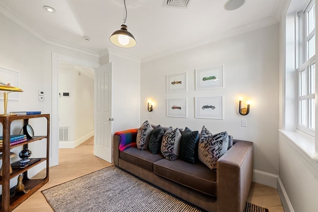 Single Family Residence at 6 West Hill Place, Boston MA 02114, photo 16 of 27