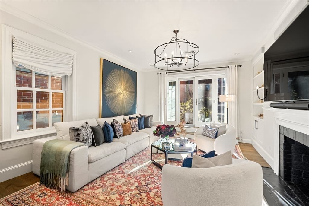 Single Family Residence at 6 West Hill Place, Boston MA 02114, photo 3 of 27