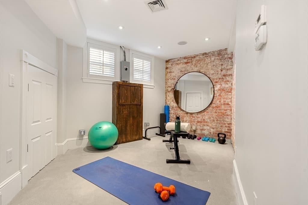 Single Family Residence at 6 West Hill Place, Boston MA 02114, photo 20 of 27