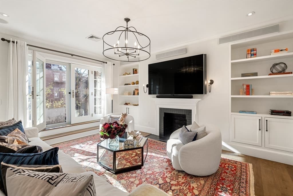 Single Family Residence at 6 West Hill Place, Boston MA 02114, photo 10 of 27